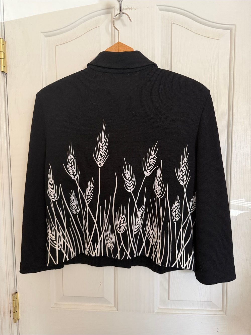 St. John Collection Black White Wheat Grass Embroidered Knit Blazer Jacket sz 12 - Picture 3 of 8